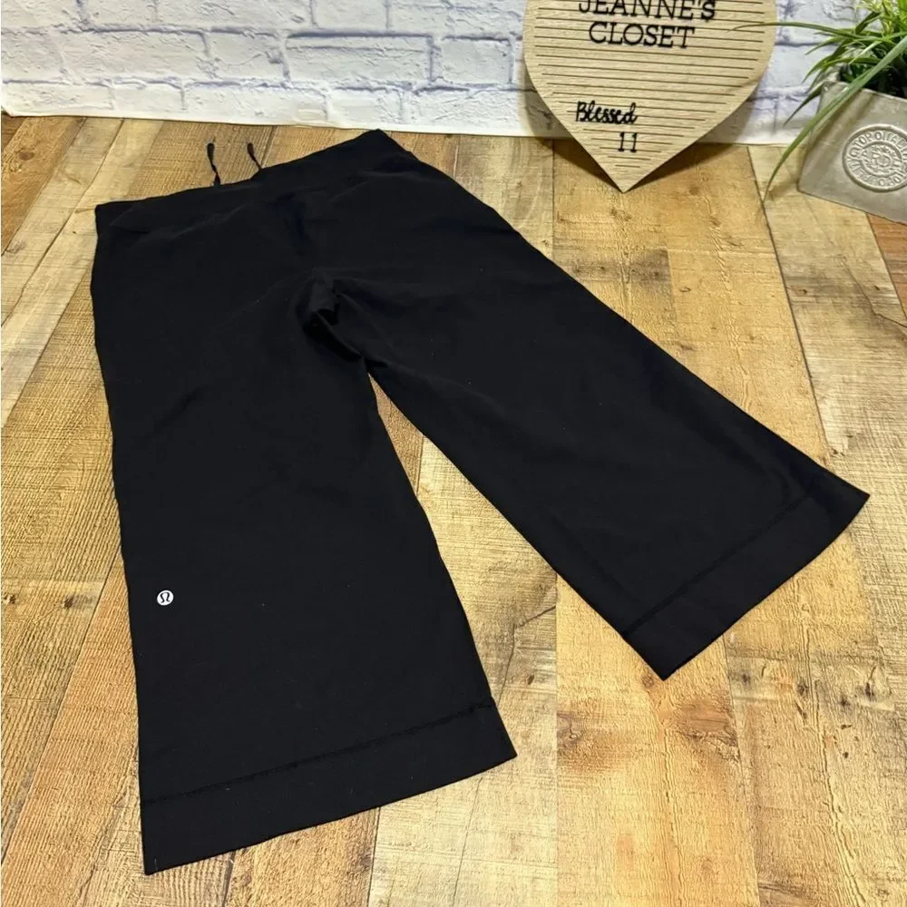 Lululemon wide leg crop yoga pants black